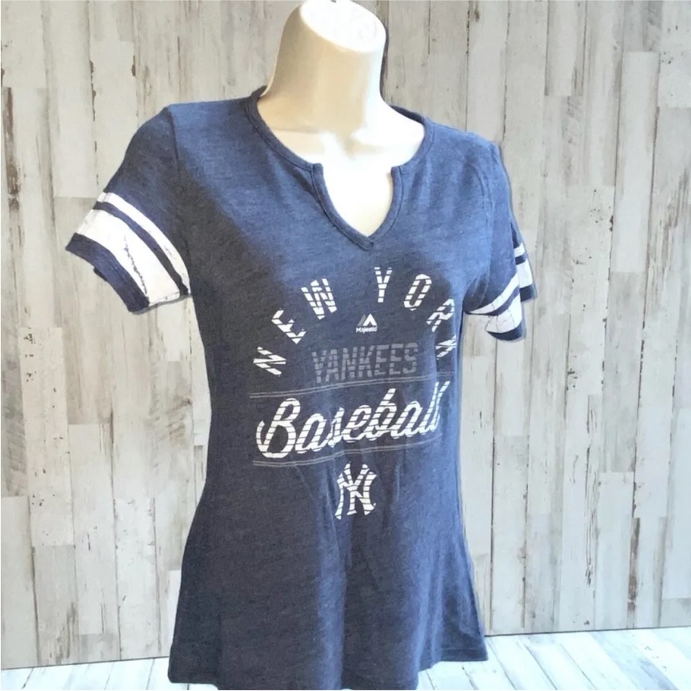 Women's NY Yankees Tee
Size S